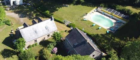 Notre hameau & ses trois jolies maisons de vacances avec piscine chauffée 28°
