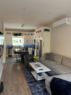 Living room/Kitchen
