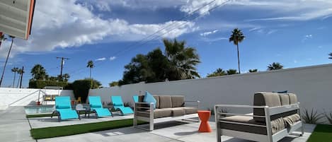 With 8 separate outside seating areas, you'll find your Palm Springs!