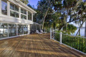 Huge deck so close to the lake