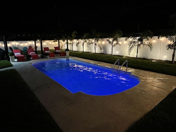 Heated large 13x30 pool . Heated oct 15-april15 