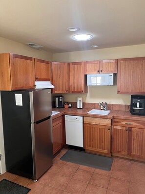 Beautiful kitchen filled with amenities for cooking pleasure. 
