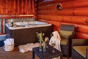 Indoor spa tub