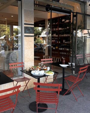 Breakfast area