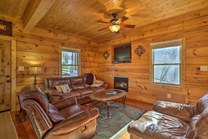 Living Room | Gas Fireplace | Smart TV