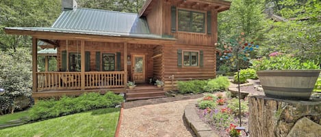 Banner Elk Vacation Rental | 3BR | 2BA | 1,600 Sq Ft | Stairs Required