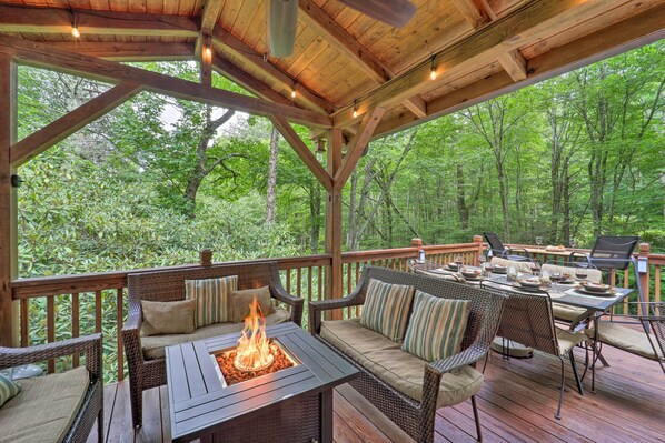 Banner Elk Vacation Rental | 3BR | 2BA | 1,600 Sq Ft | Stairs Required