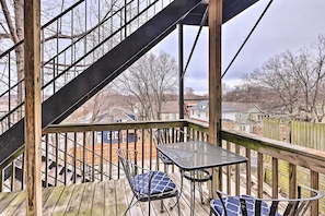 Deck | Outdoor Seating | Gas Grill