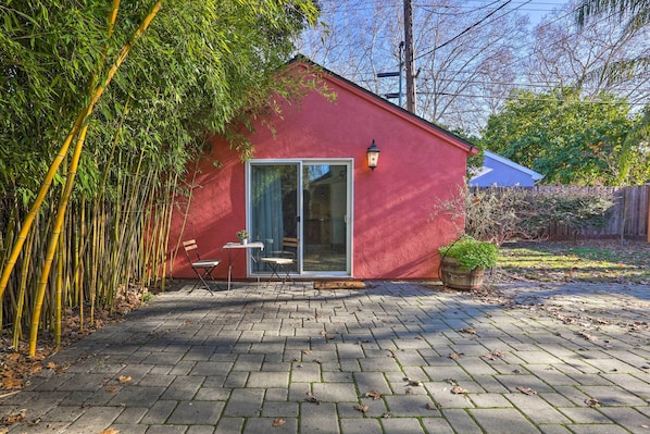 Sacramento Vacation Rental | Studio | 1BA | Step-Free Access | 600 Sq Ft