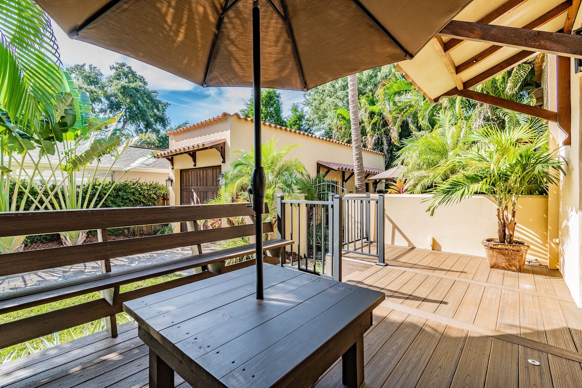 Tropical pool home in the heart of South Tampa
