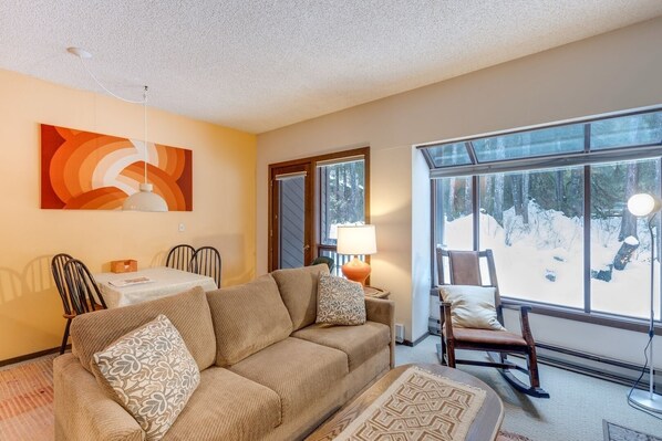 Home Decor, Cushion, Indoors, Furniture, Living Room