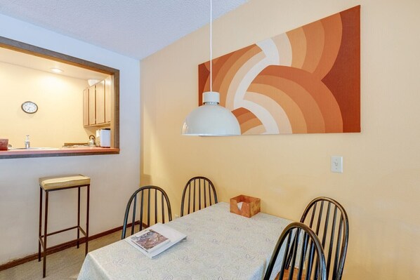 Dining Room, Dining Table, Furniture, Indoors, Table