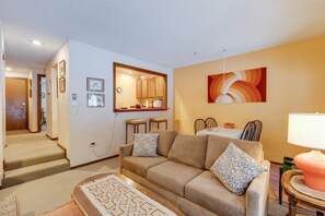 Home Decor, Furniture, Indoors, Living Room, Cushion