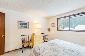 Indoors, Home Decor, Furniture, Bed, Bedroom