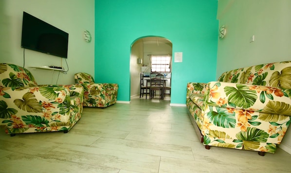 Living room / Entry
