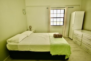 Master Bedroom (1)