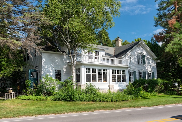 Front view of Anderson House