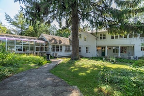 Path inside the side yard that leads to the guest entry