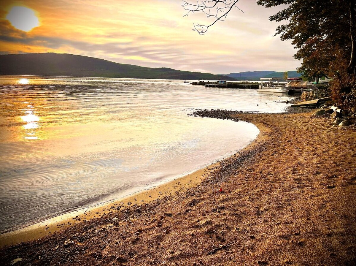 Studio Cottage by the Lake
