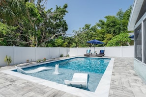 New heated, private swimming pool with loungers both in the water and out!  Pool heat is extra.