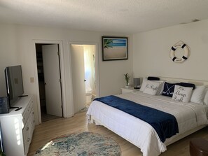 Master Bedroom (King Size Bed)