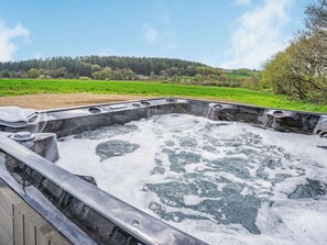 Hot tub | Cefn Gelli, Gelli, near Narberth
