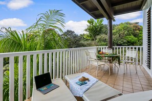 Beautiful Lanai for Work & Play