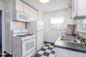 Kitchen w/Gas Range, Oven, Microwave, Fridge, Keurig and basic cooking utensils
