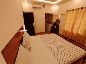 Deluxe Bedroom 
