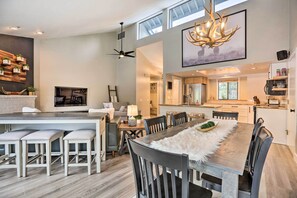 Dining Area | Dishware Provided