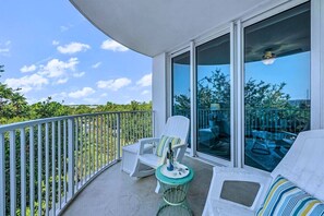 🌅 Private Balcony: Unwind and enjoy the serene views of the resort and surrounding area
