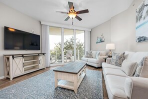 🛋️ Living Room: Queen sofa sleeper for additional guests (sleeps 2)