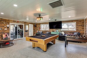 Pool House | 400 Sq Ft | Foosball Table | Smart TV | Pool Table