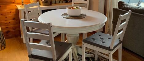 Comedor con mesa extensible