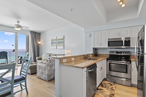 24-Majestic-Sun-807A-Kitchen-Alt