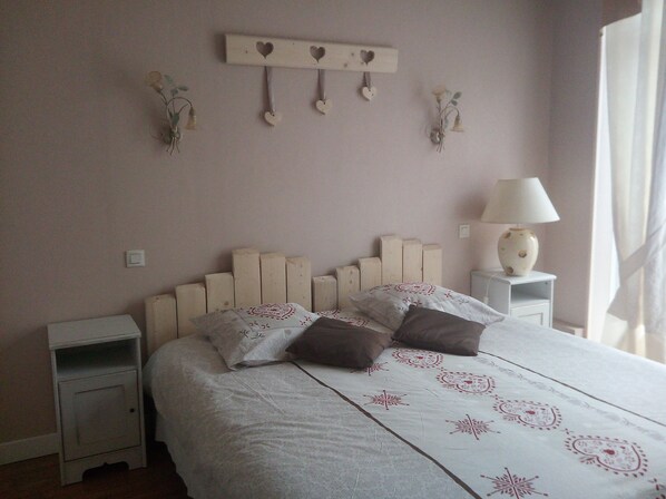 Suite "Montagne" composé d'une chambre 2lits 90x200, 1 TV, 1 salle de bain et WC