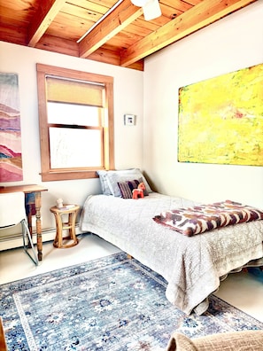 Downstairs bedroom with one twin bed 