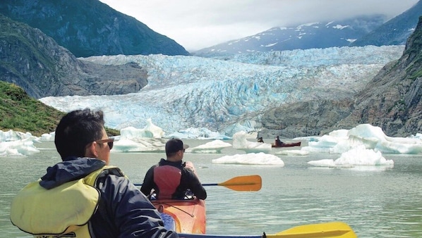 2.5 miles to Mendehall glacier and lake