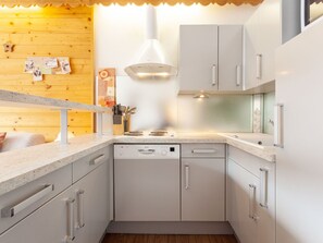 Countertop, Cabinetry, Möbel, Sinken, Küche, Schublade, Spüle, Holz, Gebäude, Interior Design