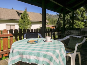 Table, Sky, Furniture, Property, Plant, Building, Chair, Outdoor Table, Tablecloth, Window