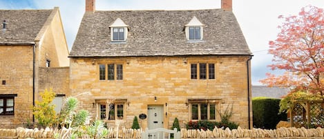 Front View, Yew Tree Cottage, Bolthole Retreats