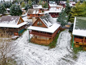 Beautiful neighborhood surrounded by cabins.