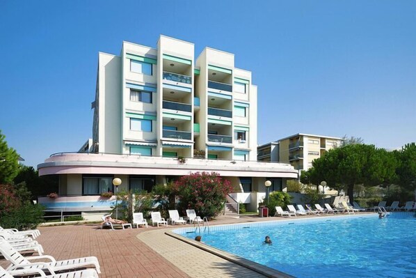 Holiday Home Swimming Pool