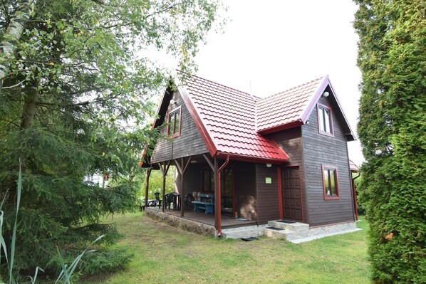 Stugans exteriör [sommar]