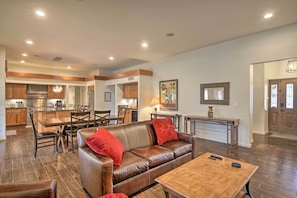Living Room | Central Air Conditioning/Heating