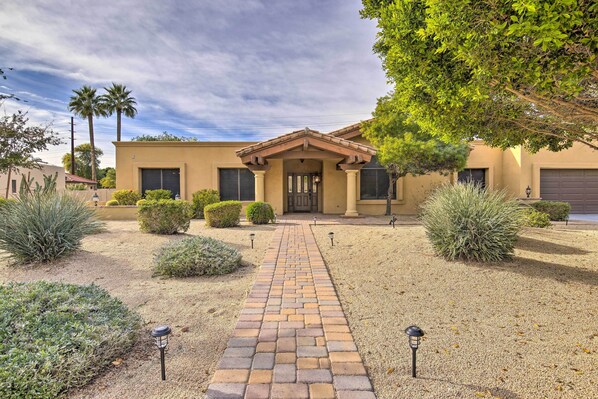 Tempe Vacation Rental | 4BR | 3BR | 2,725 Sq Ft | Step-Free Access