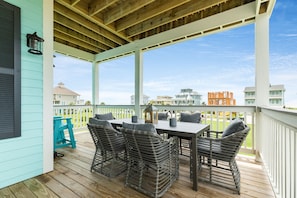 Dine al fresco in the nice Gulf breeze