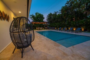 Enjoy a great evening by the pool.