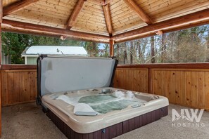 Relax after spending the day on the golf course or lake!