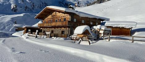 Außenseite Ferienhaus [Winter]